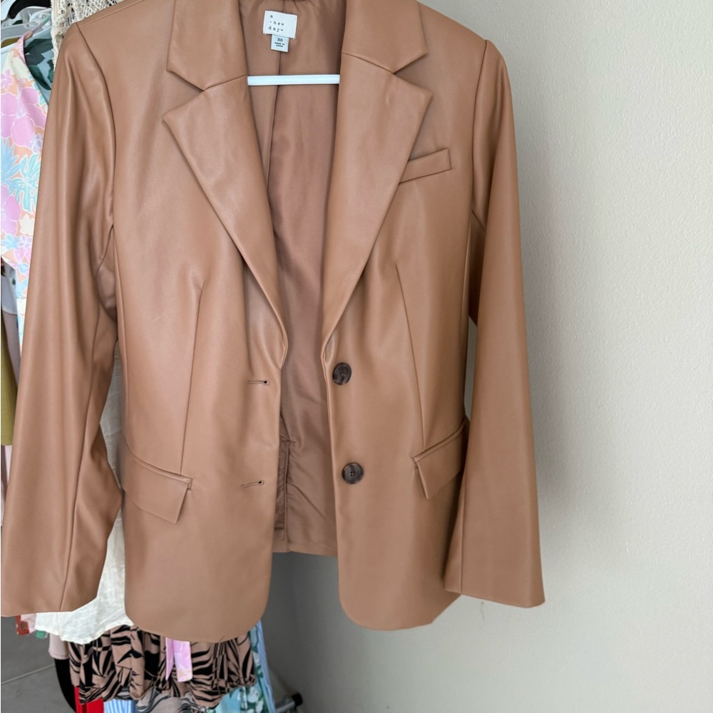 Elegant Tan Women's Blazer